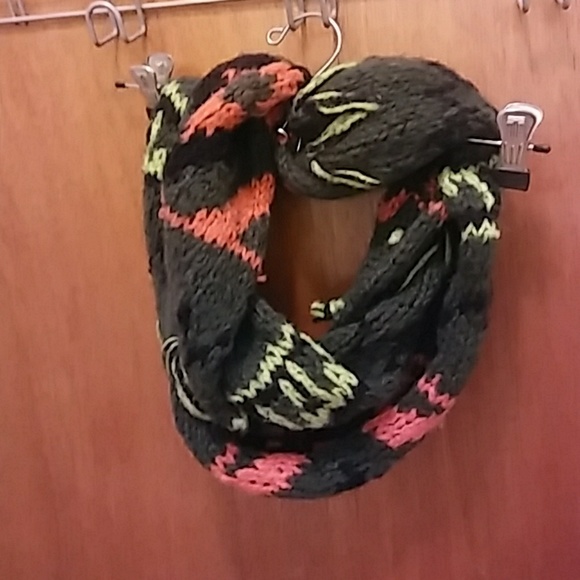 Beautiful orange lime green and hunter green scarf - Picture 3 of 4